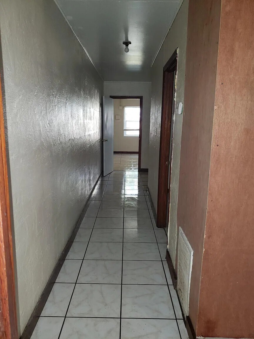 Building Photo - 723 Efferson St