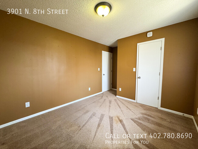 Building Photo - Fully remodeled townhome for rent!