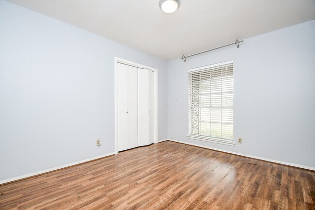 Building Photo - 11602 Dover St