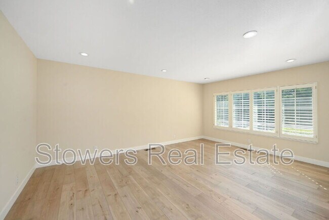 Building Photo - 1090 Livorna Rd