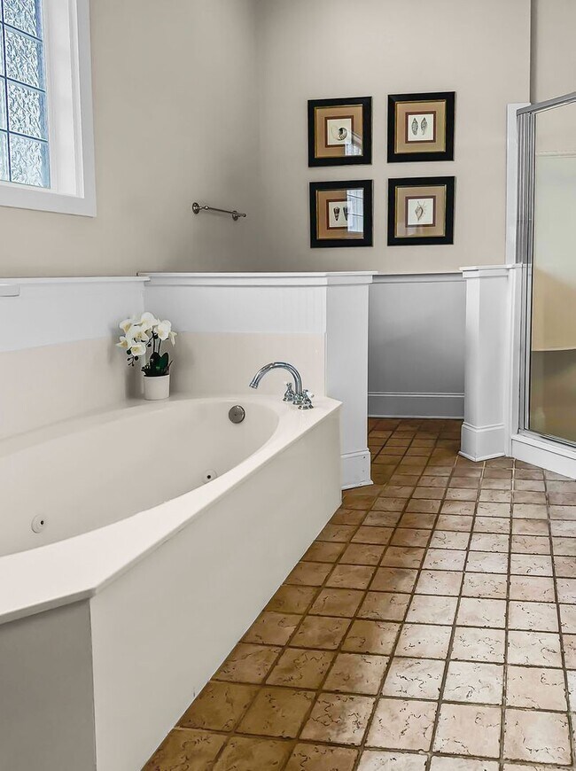 Building Photo - 50% off first months rent.  Open 3 bedroom...