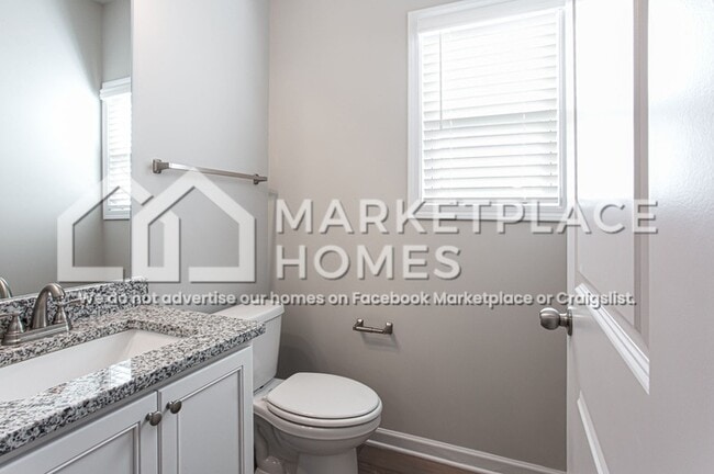 Building Photo - 211 Ww Carr Ave