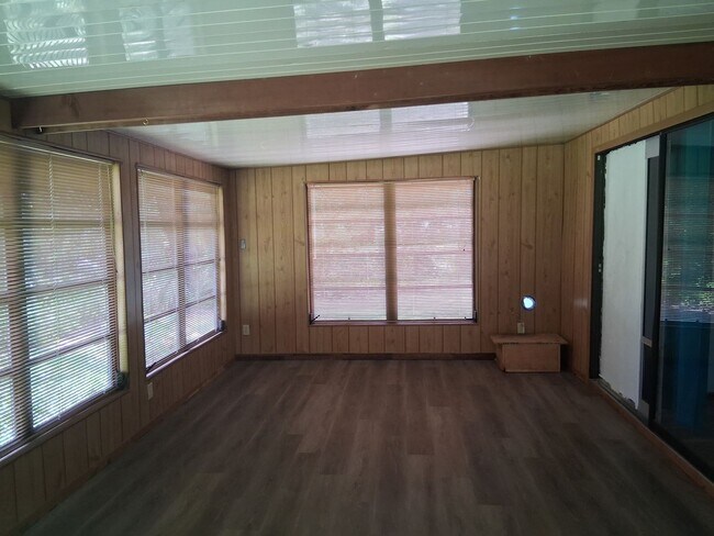 Building Photo - 3610 CR 406