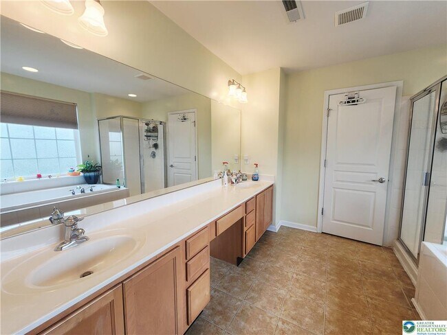 Building Photo - 8858 Pathfinder Rd