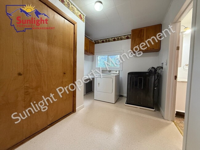 Building Photo - Wide Open Space, Peaceful and Safe 2 Bed 1...