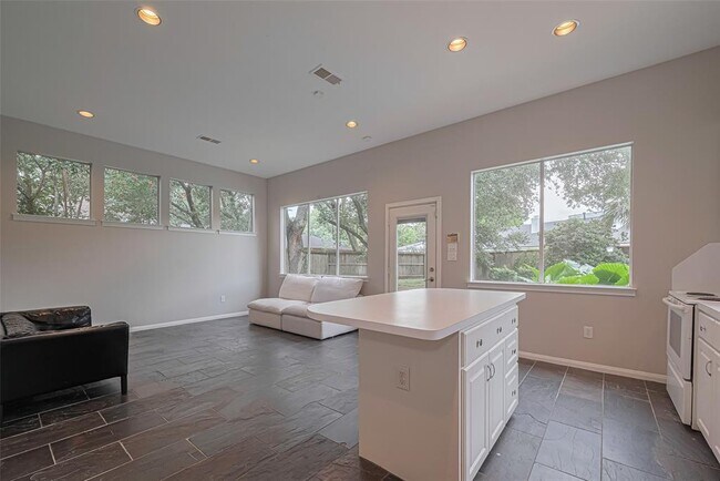 Building Photo - 11914 Ashmead Dr