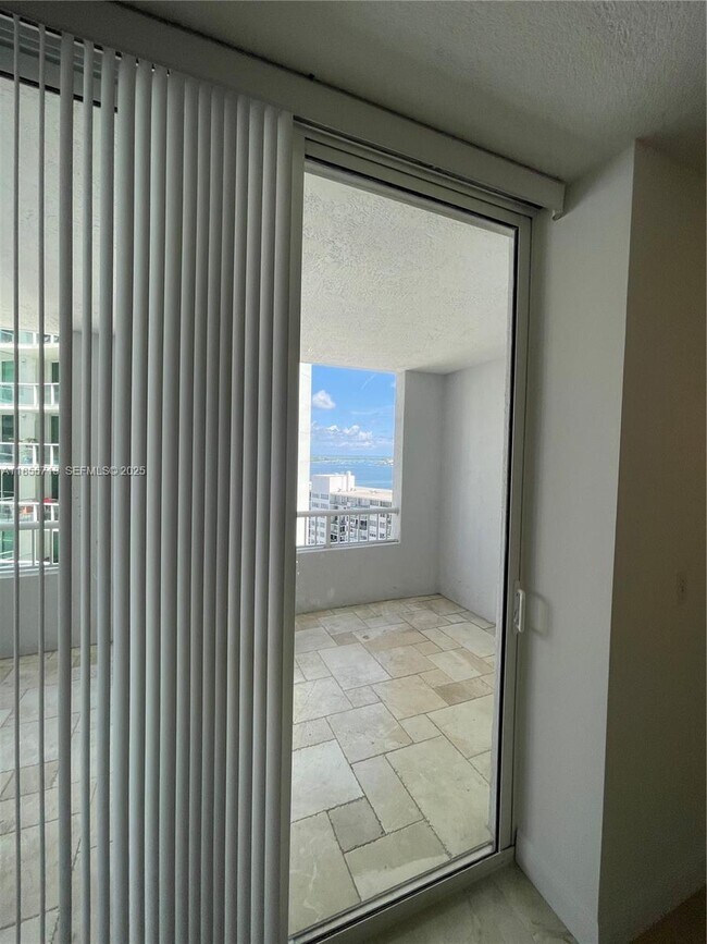 Building Photo - 170 SE 14th St