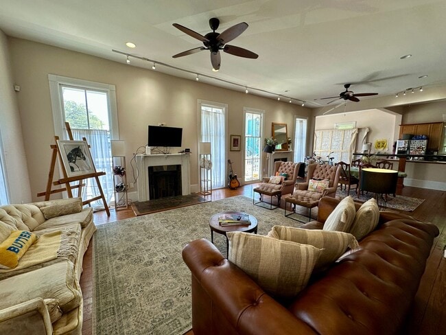 Building Photo - 3 BED | 2.5 BATH | WRAP AROUND PORCHES | MIDTOWN