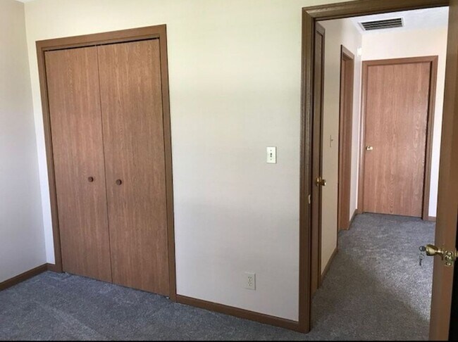 Building Photo - Private Room for Rent - Ideal for Student ...