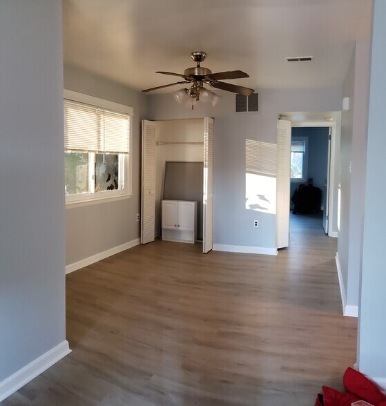 dining area - 199 Michele Way