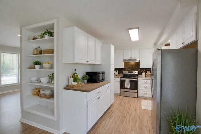 Building Photo - 803 Mead Rd NE