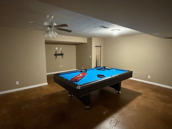 Building Photo - 417 DALHLIA