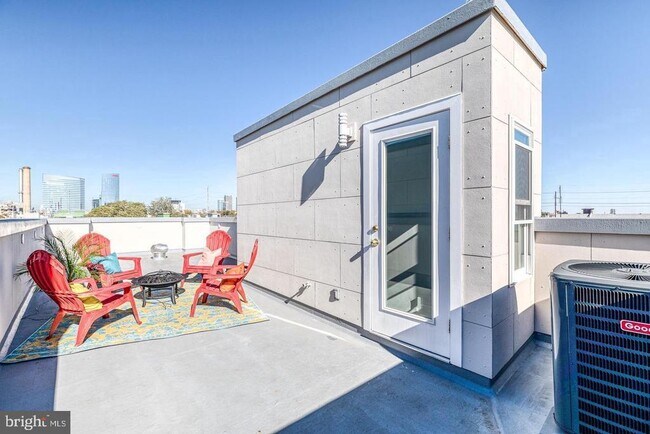 Building Photo - 2636 Latona St