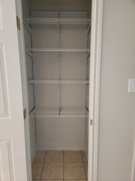 Building Photo - 136 Private Rd