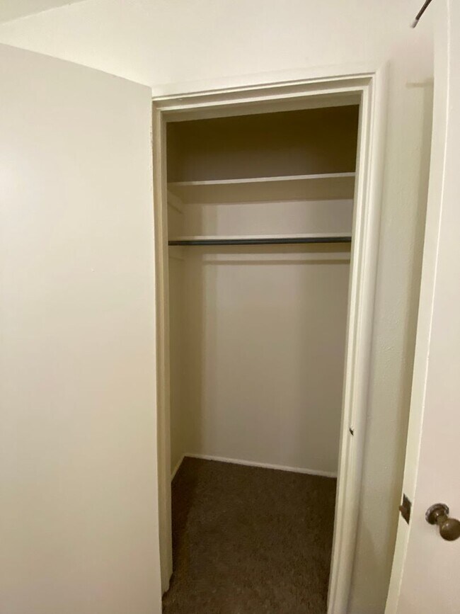 Building Photo - Beautiful 3 Bedroom Home! Available Now!