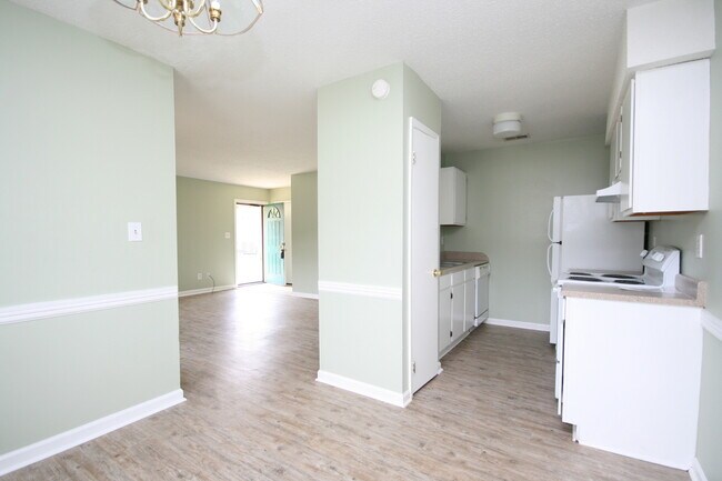 Building Photo - 115a Westscott Dr