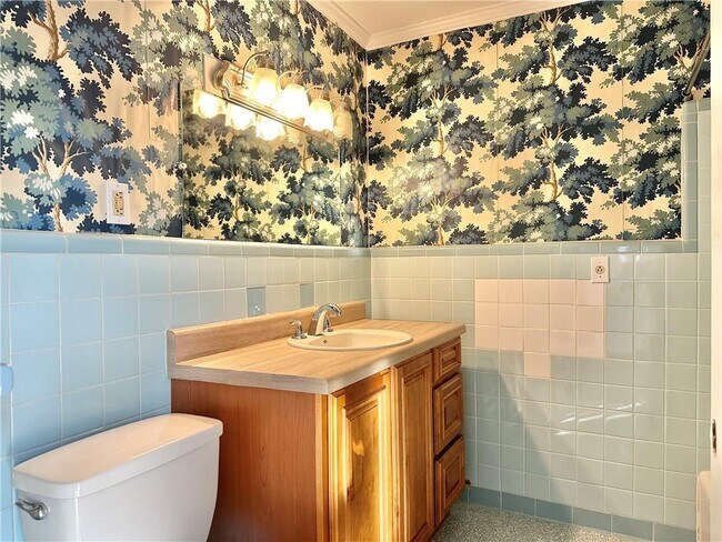 Building Photo - 1596 Mercer Ave