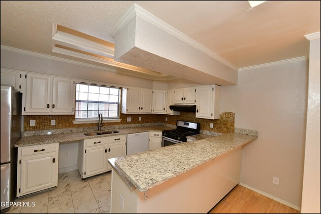 Building Photo - 5534 Oakbriar Cir
