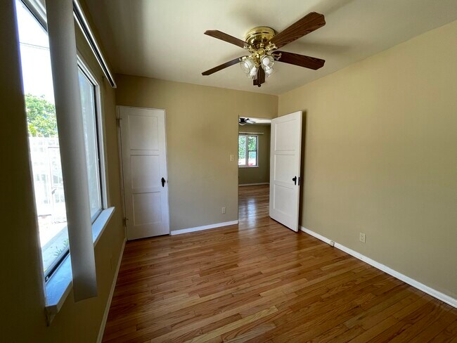 Building Photo - 736 Marine St