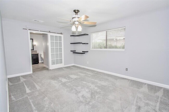 Building Photo - 32 E Bigelow Oak Ct