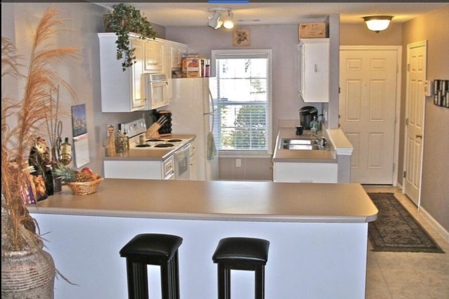 Building Photo - 1021 Old Marks Dr