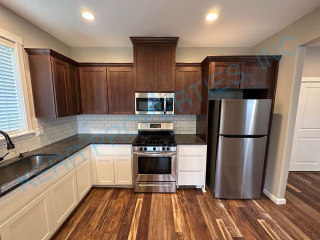 Building Photo - Spacious 4-Bed Gem in Gresham with 2.5 Baths and 2,665 Sq Ft of Comfort!