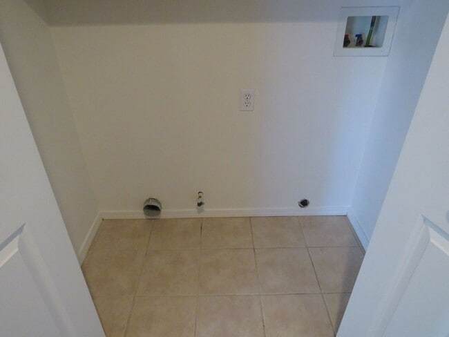 Building Photo - Beautiful River Oaks Single Story Corner Home Near Taylor Elementary School