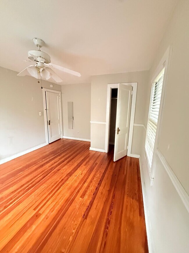 Building Photo - 3 Bed 1 Bath House Downtown, AVAILABLE NOW!