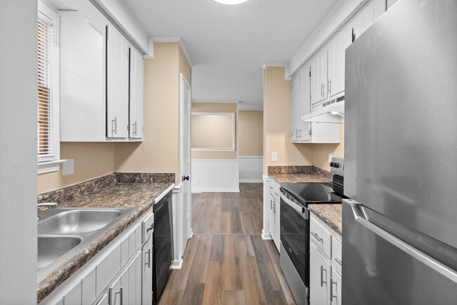 Building Photo - Three Bedroom on Corner Lot!