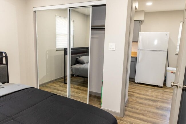 Building Photo - 1420 Villa Ct