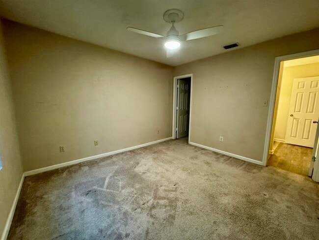 Building Photo - 2910 Richview Park Cir N