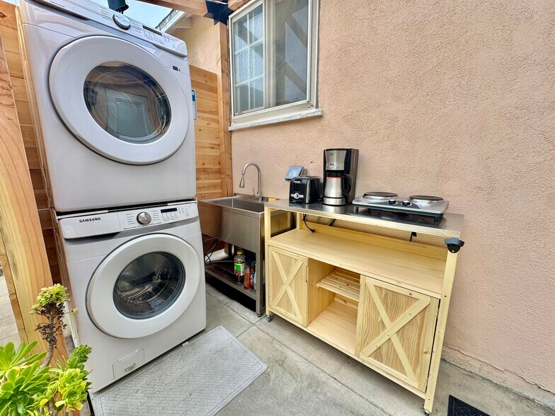 Building Photo - 10443 Califa St