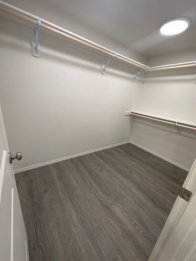 Building Photo - MIDTOWN Almost New House, 3 Bdrms, 2.5 Bat...