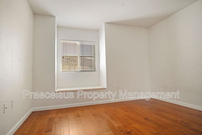 Building Photo - 2155 Caminito Leonzio