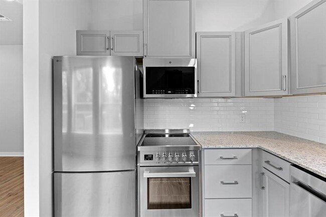 Building Photo - 100 Bryson Bend