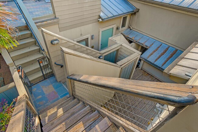 Building Photo - 701 Azie Morton Rd