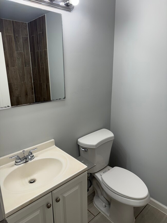 Building Photo - 742 S 15th St