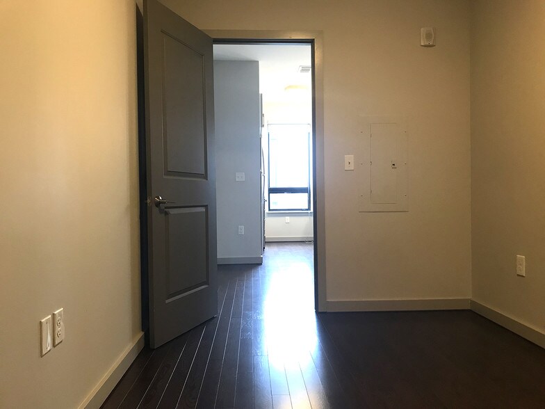 Building Photo - 45 Marion St