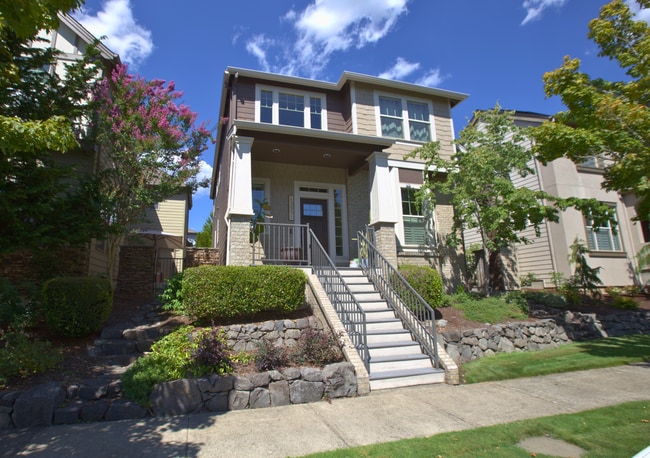 Primary Photo - King City 3 Bedroom Plus Den available now !