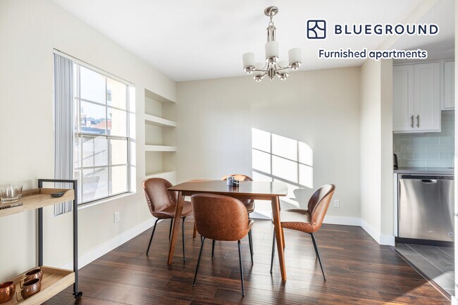 Building Photo - 960 N Alfred St