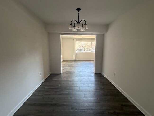 Building Photo - 114 Harvest Dr