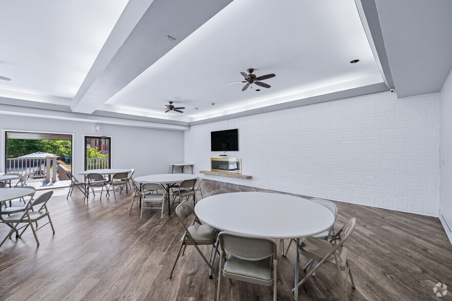 Clubhouse - Huntington Square