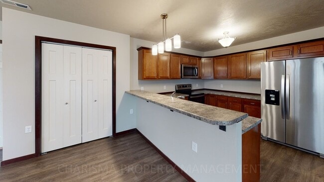 Building Photo - 2 BEDROOM, 1 BATH TOWN HOME, INDIVIDUAL EN...