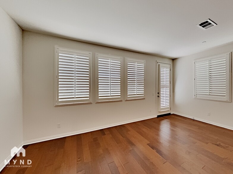 Building Photo - 1529 Bath Ave