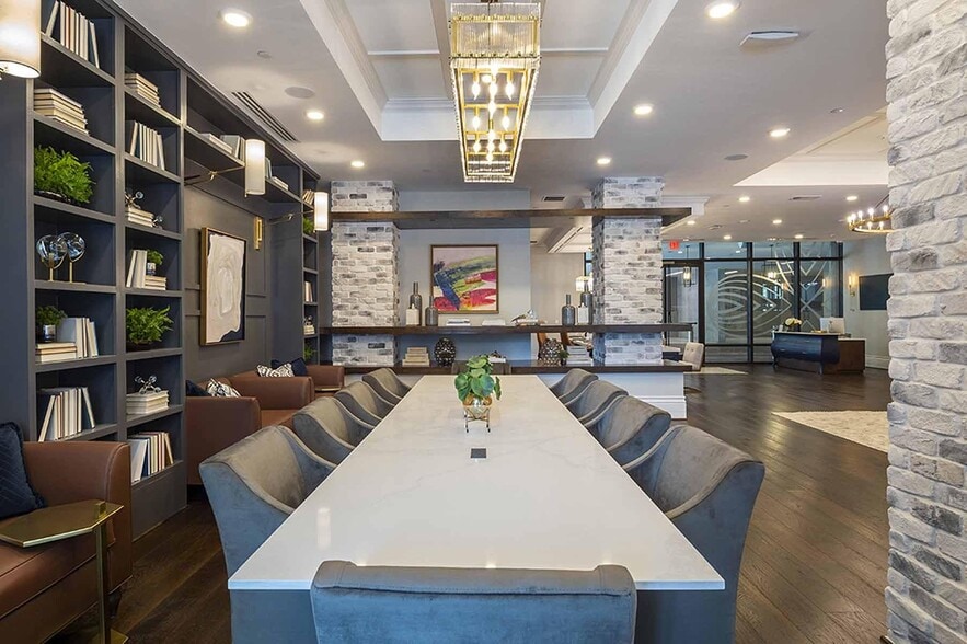 Building Photo - 2727 Albany St