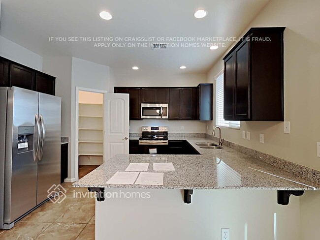 Building Photo - 1391 S Moccasin Trail