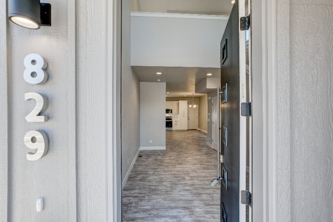 Building Photo - 829 Cherokee Dr