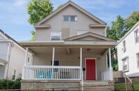 Building Photo - E. WALNUT HILLS - Cute 2 bed in upper of 2...