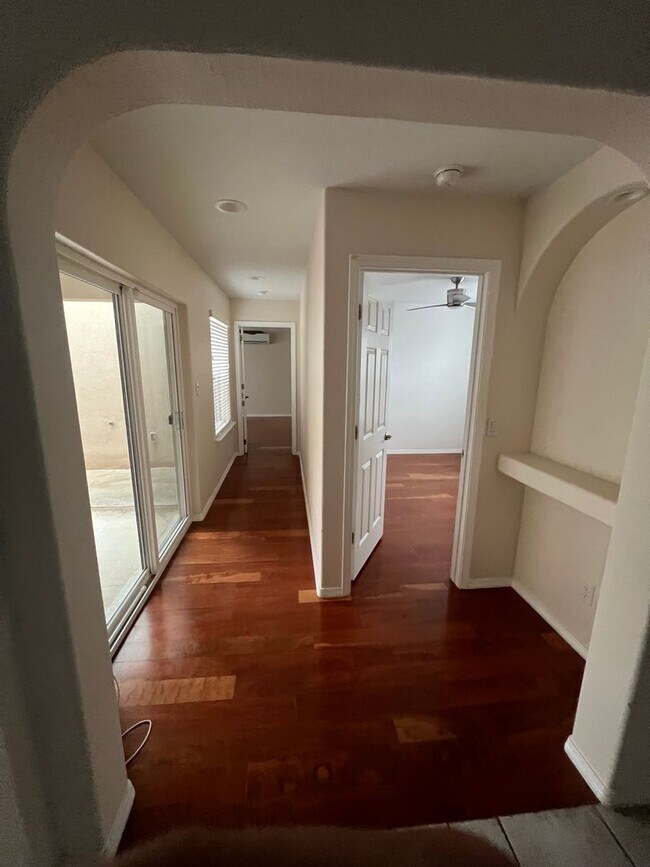 Building Photo - Executive Rental