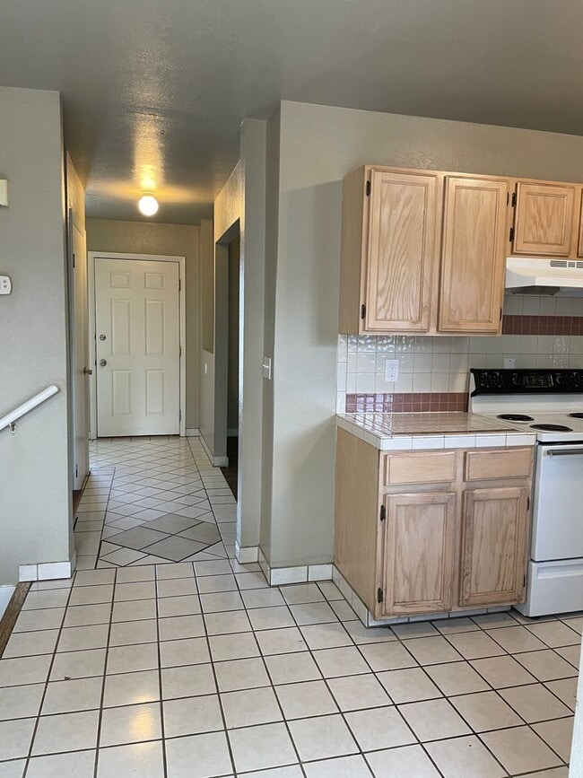 Building Photo - STUDENTS WELCOME! 5 Bedroom 3 Bathroom Single Family Home West Fort Collins